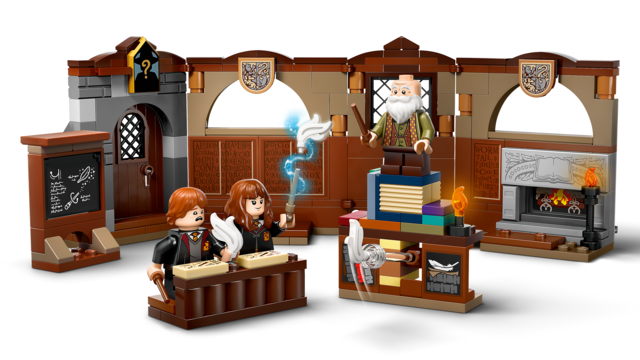 Hogwarts™ Castle: Charms Class - Harry Potter TM
